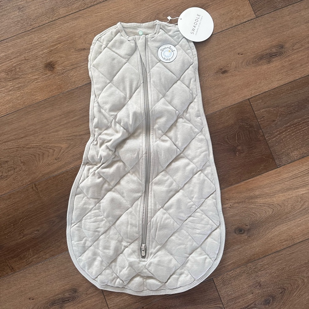 New with tags Dreamland Baby weighted swaddle